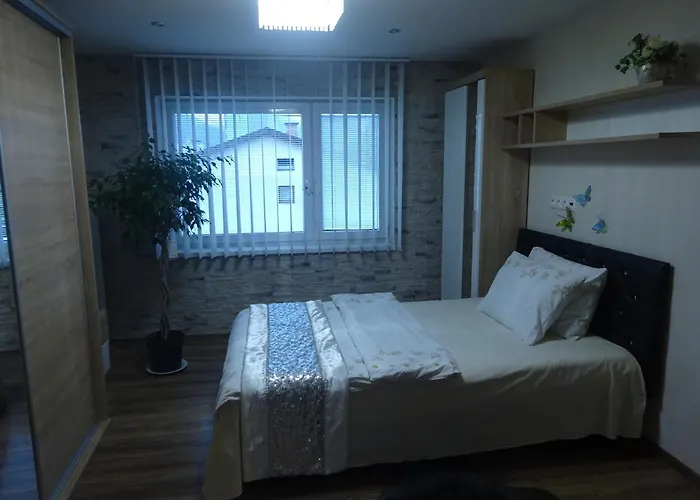 2 Bedroom Floor In Quiet Area